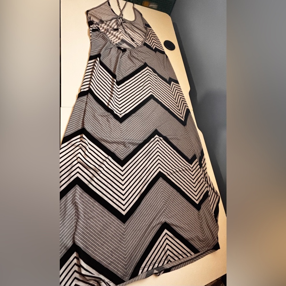 Open Back Chevron Pattern Maxi Dress XS/S no tag - Picture 2 of 5